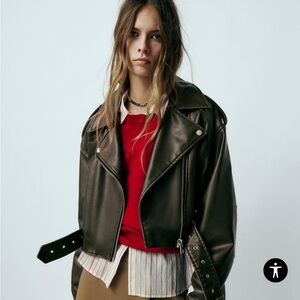 NWT lost the receipt so I couldn’t return bought in a medium and it was too big